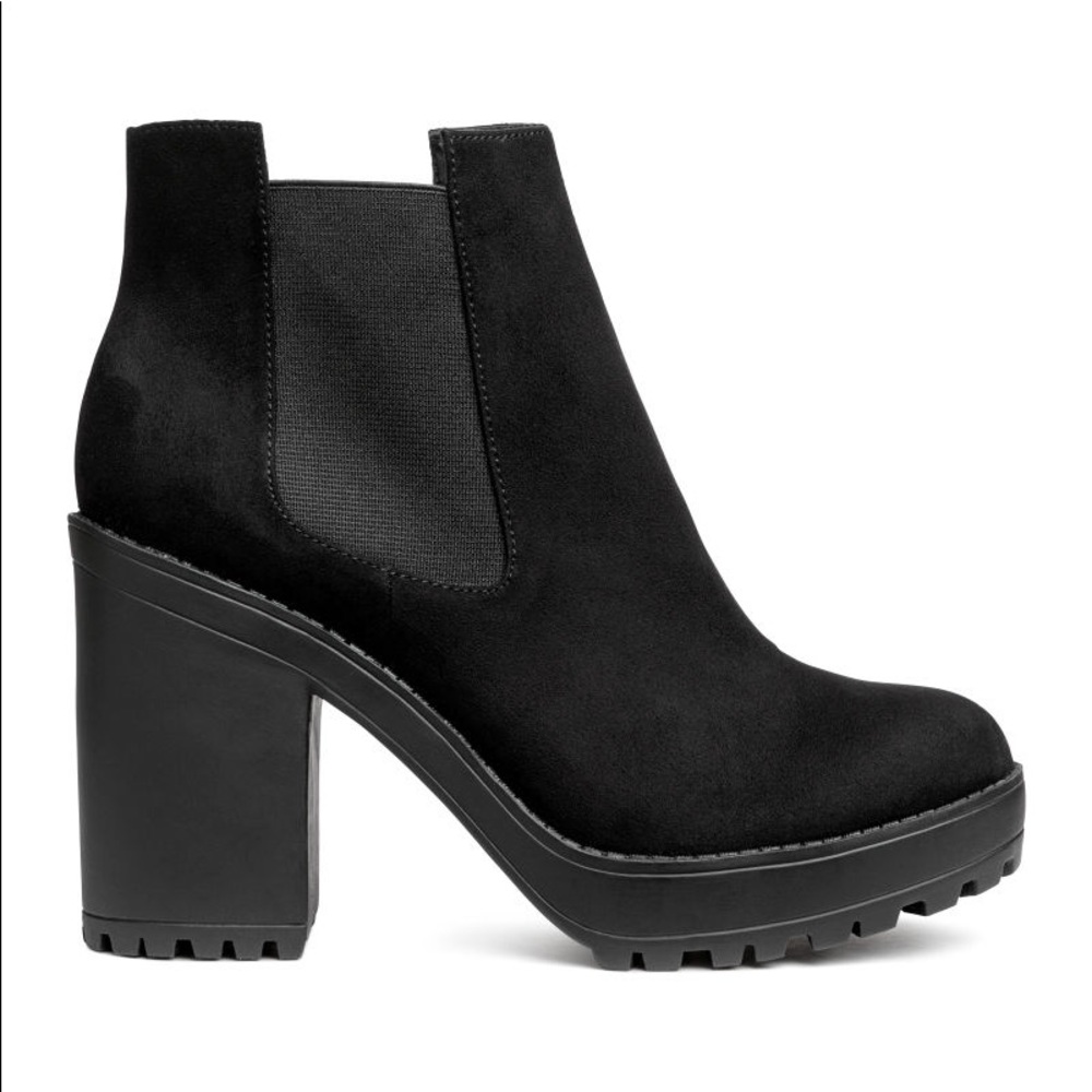 Divided black platform boots